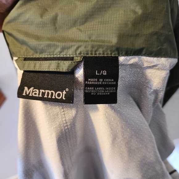 Marmot Women's Green Waterproof Jacket - Picture 9 of 15